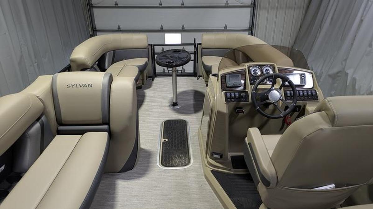 2026 Sylvan X3 Party Fish Platinum Package