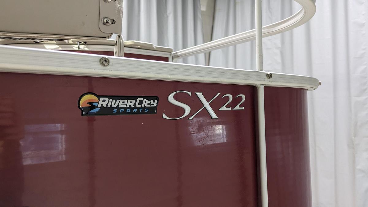 Used 2016 BENNINGTON 22SX