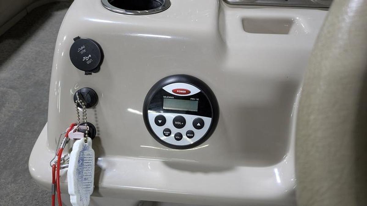 Used 2014 Sylvan 8520 CNF