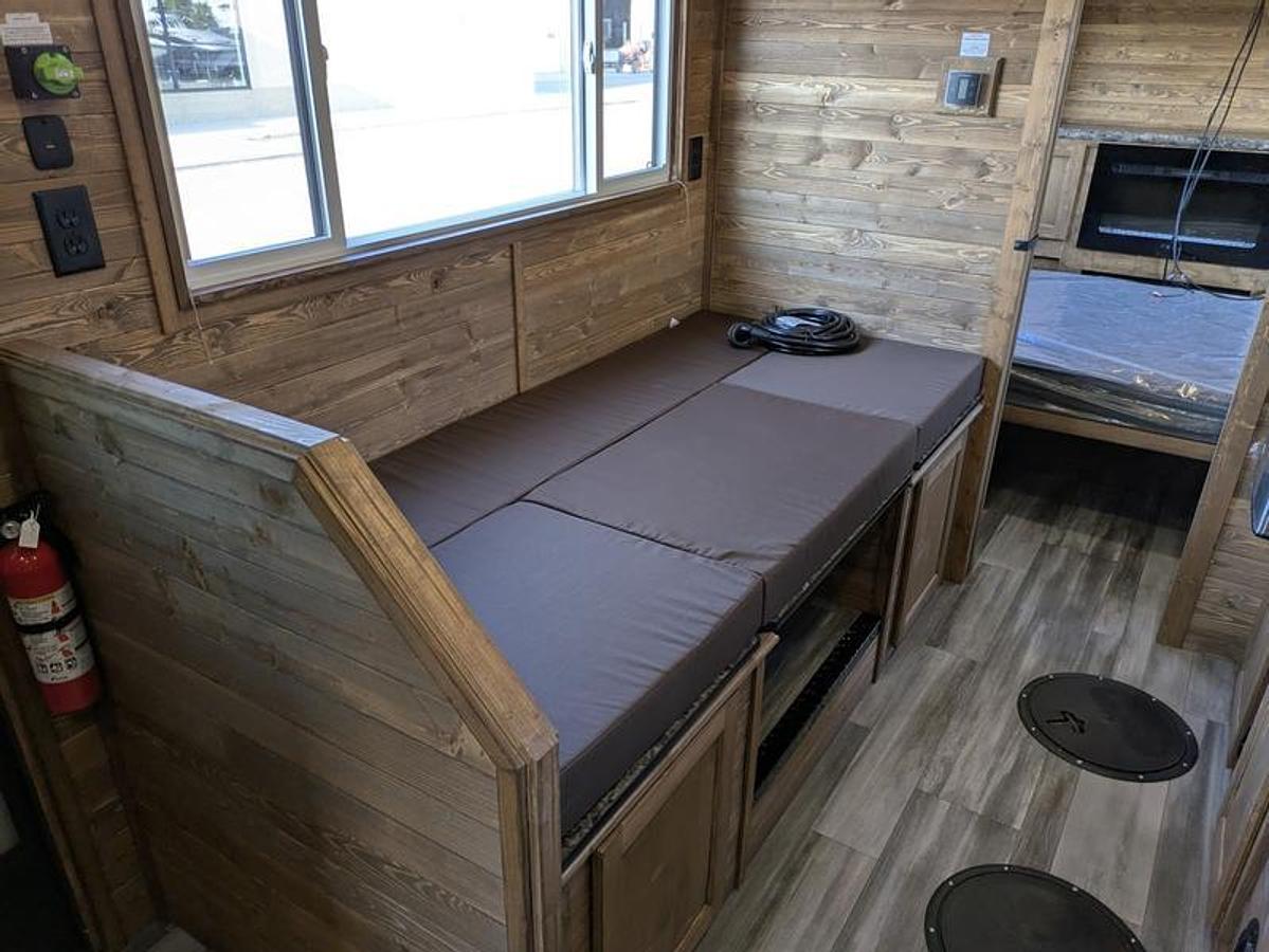 2026 Ice Castle Fish Houses 8' X 21V Missouri Riverbend Ranch [$1,000 OFF, SMART TV, FREE GENERATOR]