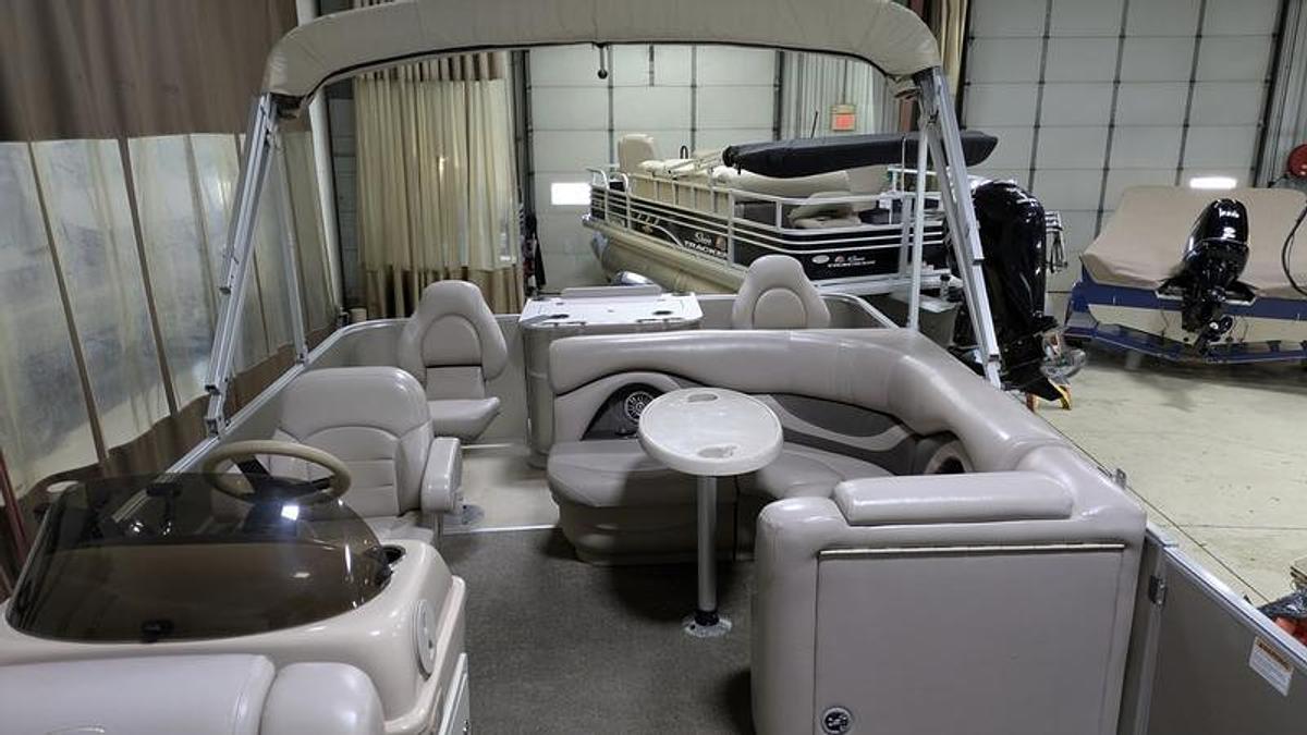 Used 2014 Sylvan 8520 CNF