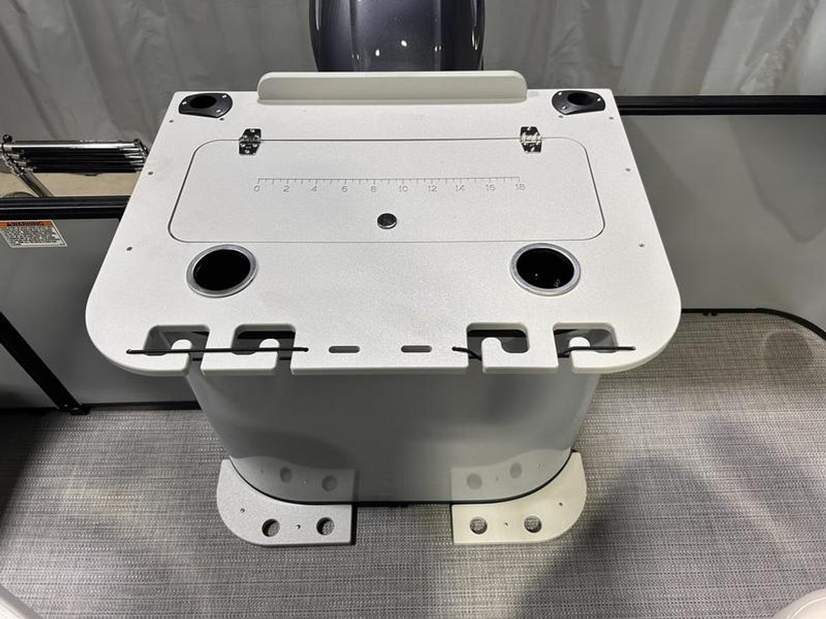 2026 Sylvan 822 Party Fish