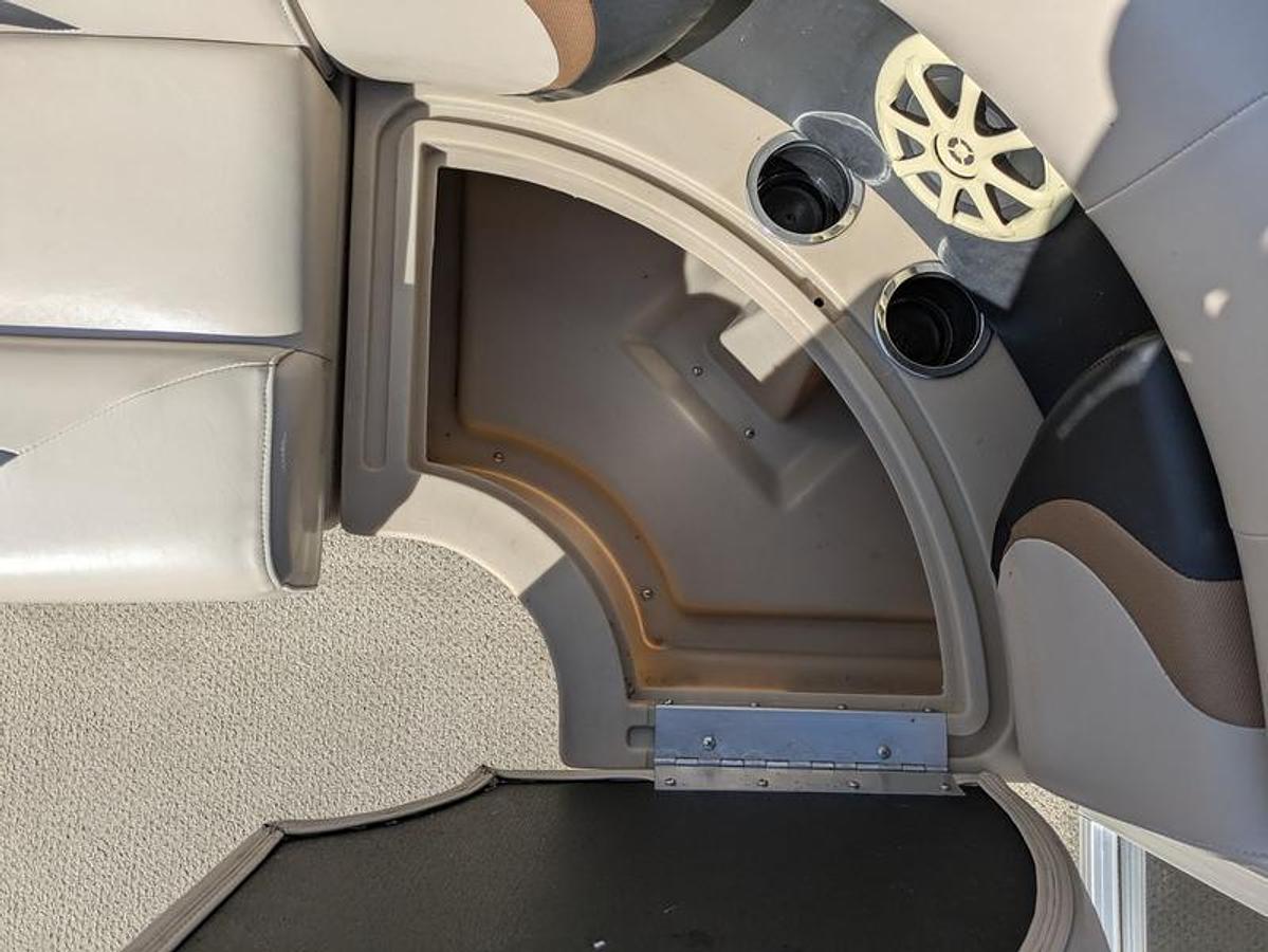 Used 2011 Smoker Craft Oasis 820 Cruise