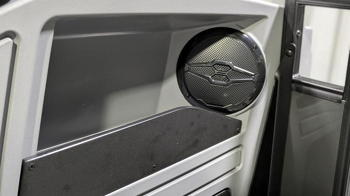 2026 Sylvan R-22 Party Fish