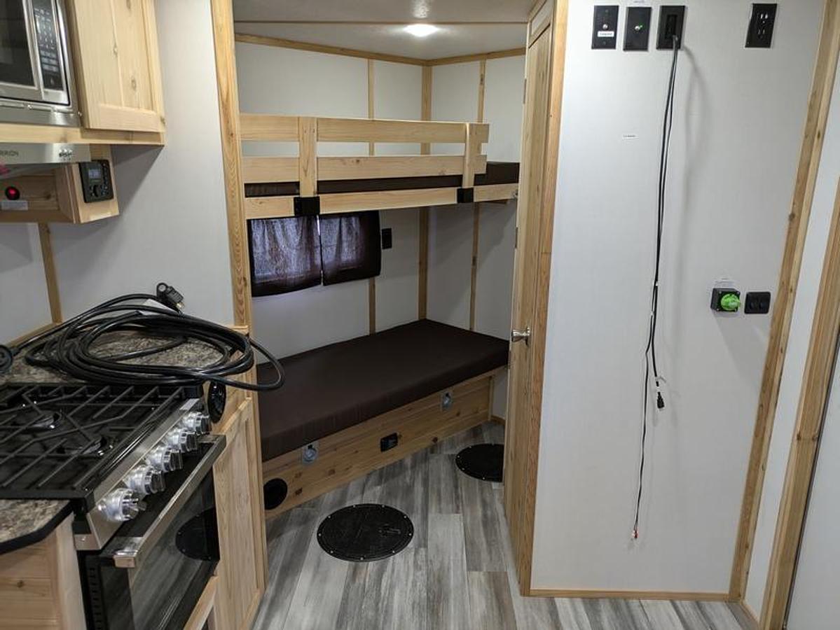 2026 Ice Castle Fish Houses 8' X 16V ND Country Cabin *ND COUNTRY FEST SPECIAL*