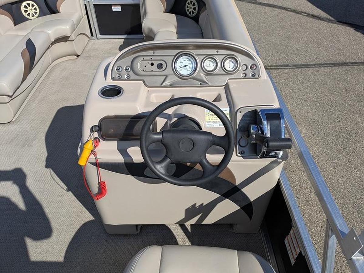 Used 2011 Smoker Craft Oasis 820 Cruise