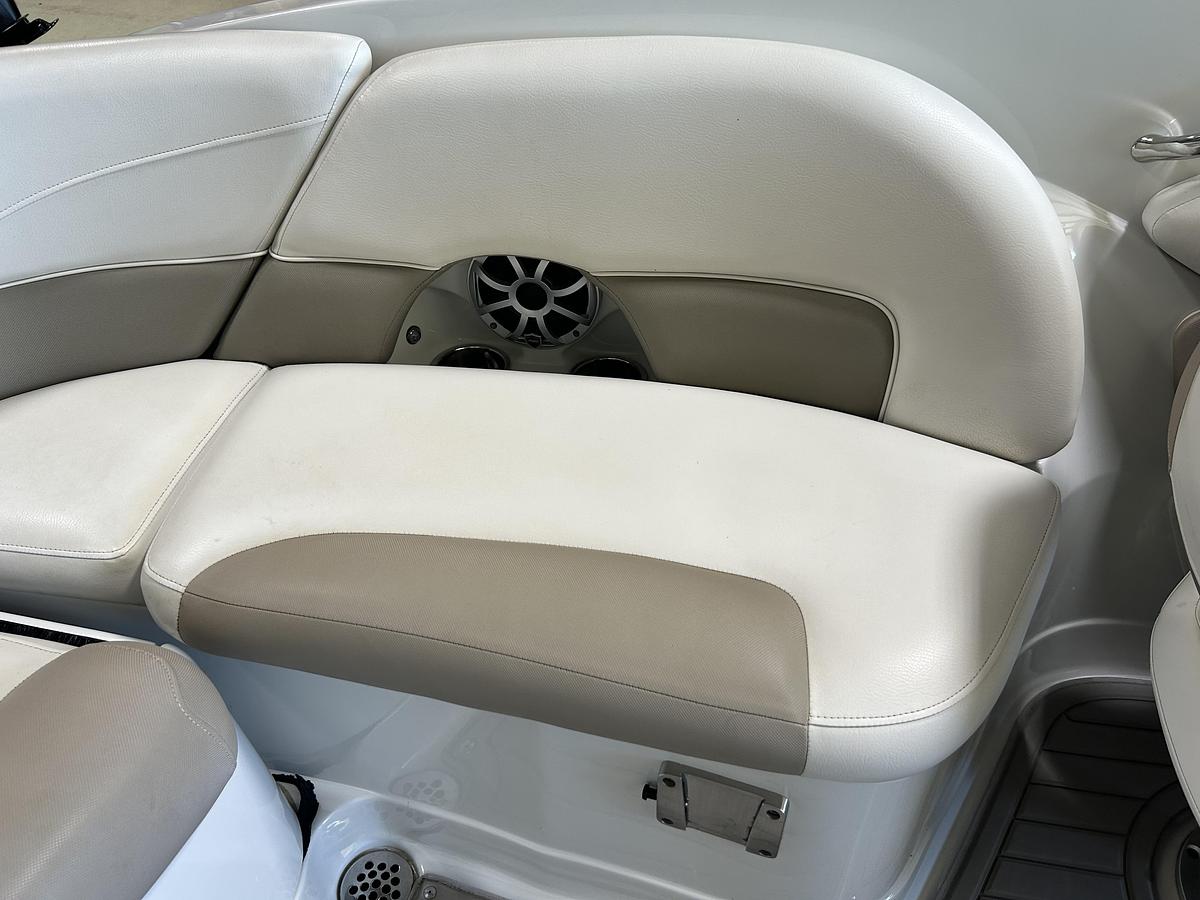 Used 2016 Crownline E2