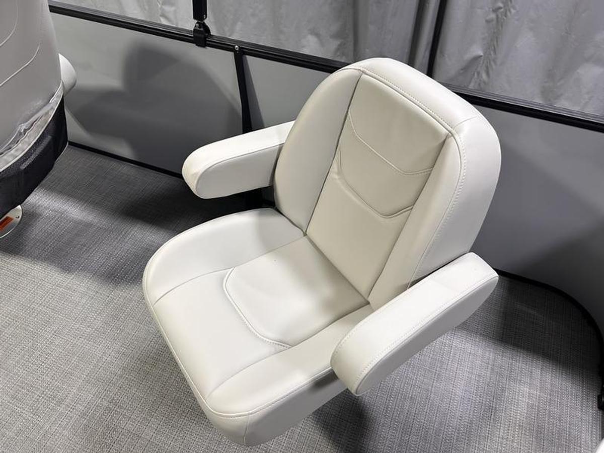 2026 Sylvan 822 Party Fish