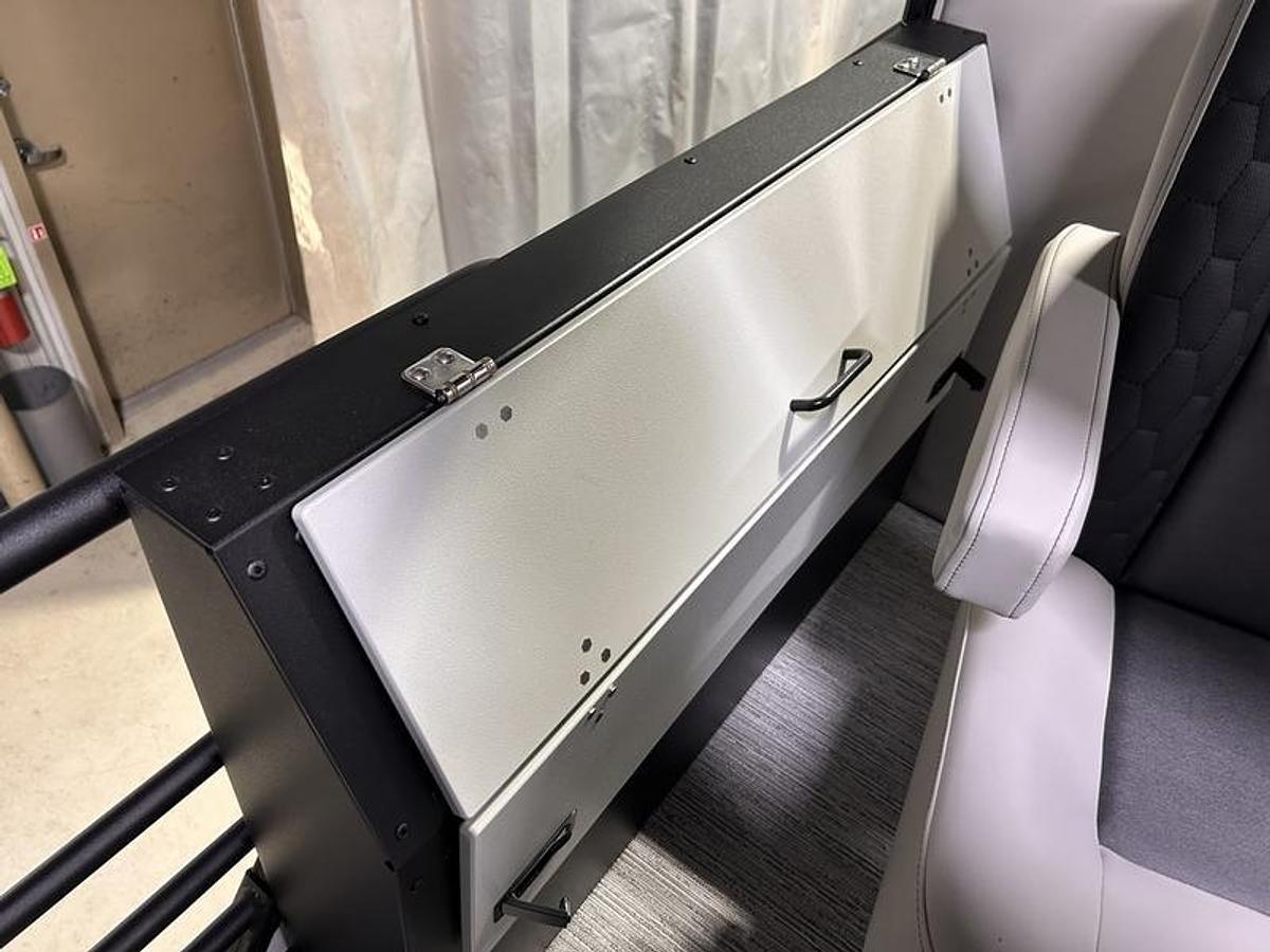 2026 Sylvan L3 Party Fish Port Fish