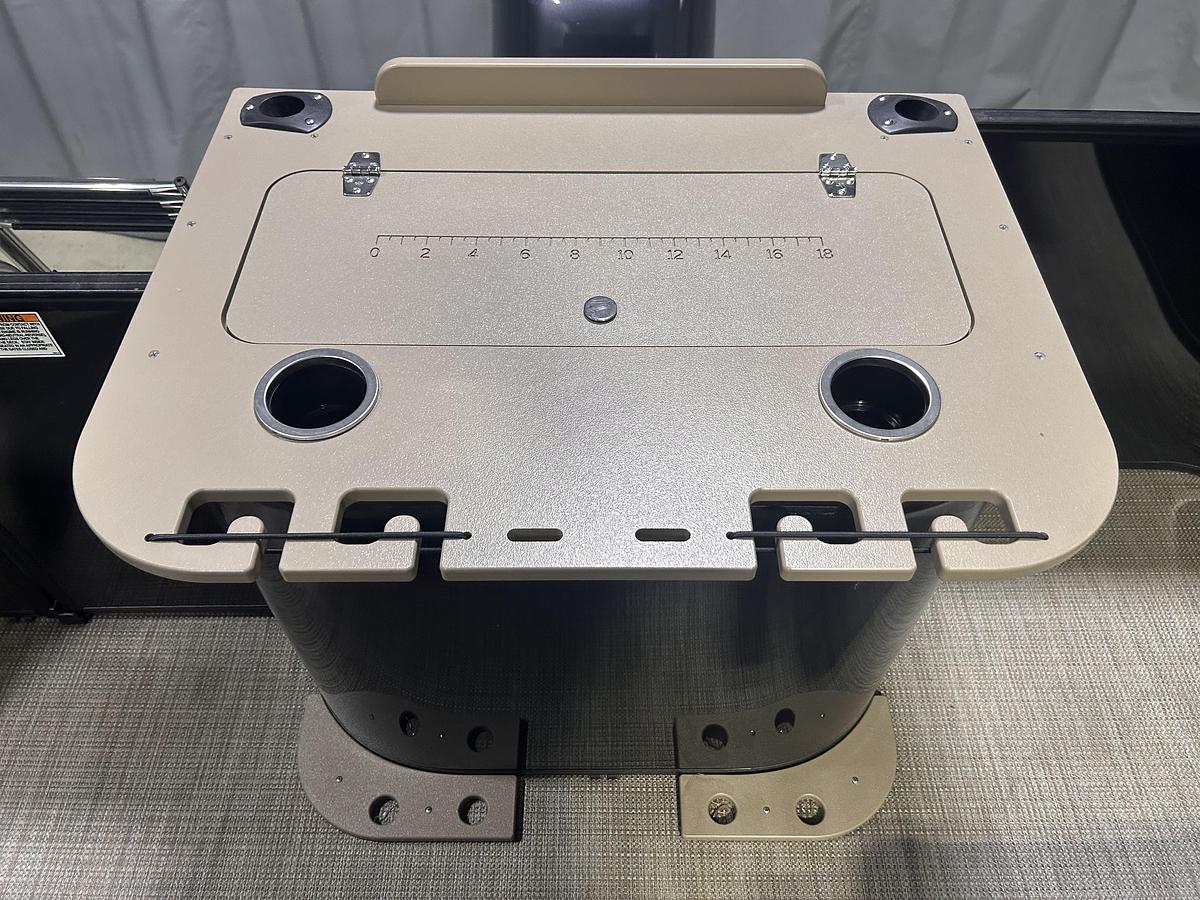 2026 Sylvan 822 Party Fish