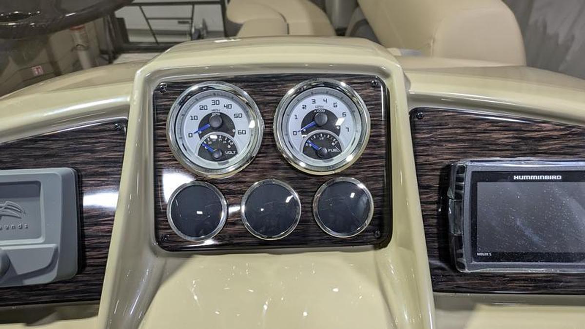 2026 Sylvan X3 Party Fish Platinum Package