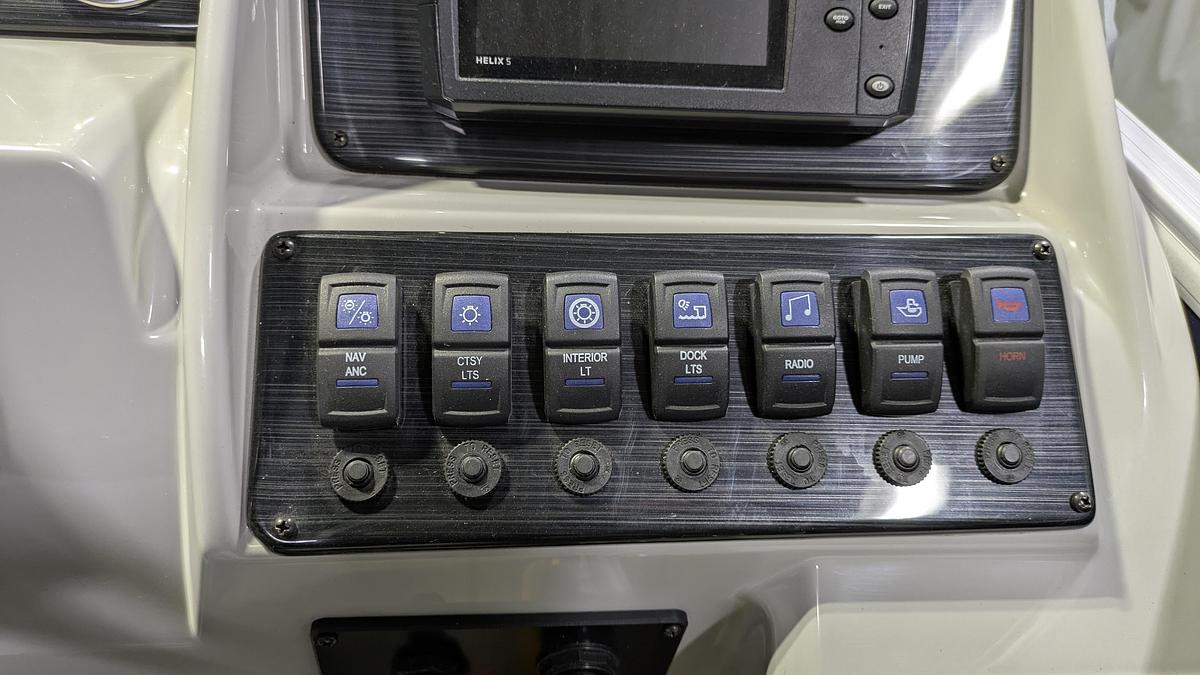 Used 2021 Sylvan Mirage 8522 Party Fish