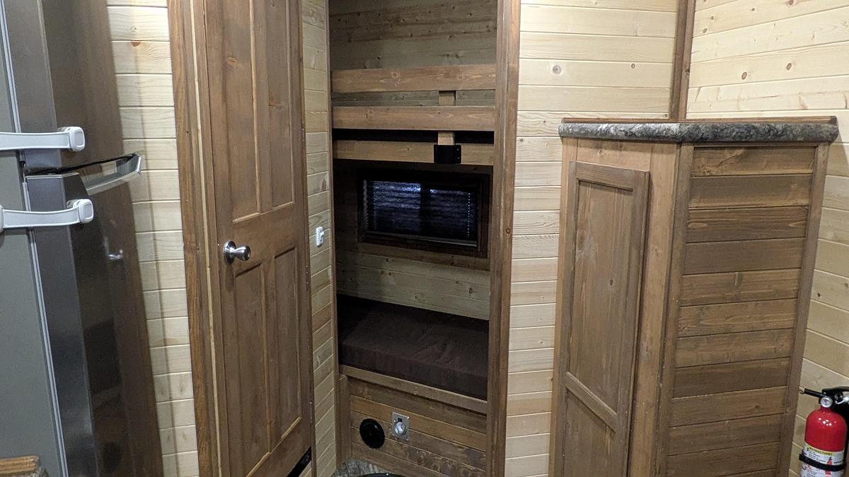 Used 2025 Ice Castle Fish Houses 8' X 21V RV