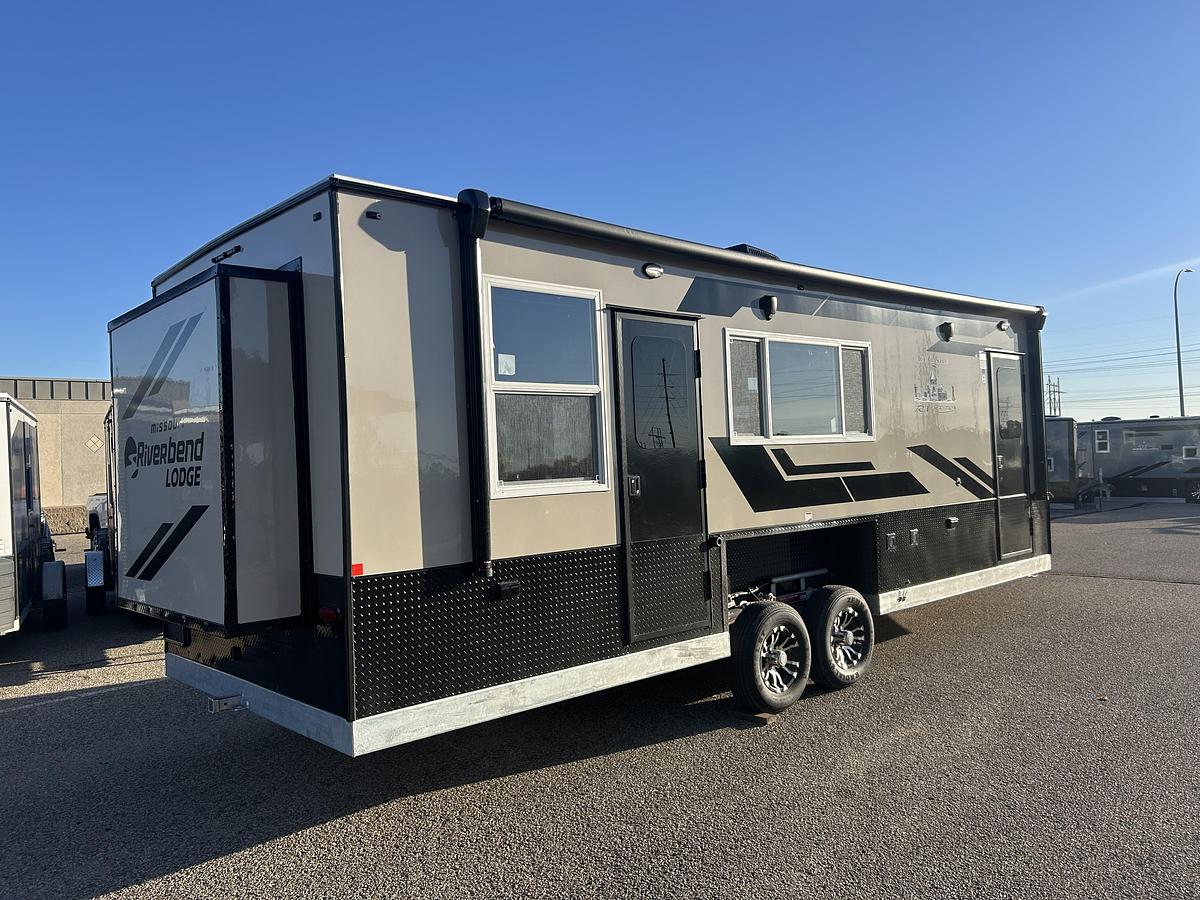 2027 Ice Castle Fish Houses 8' X 24V Missouri Riverbend Lodge