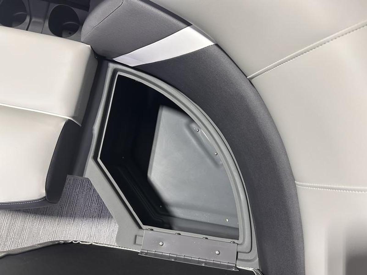 2026 Sylvan X3 Party Fish Platinum Package