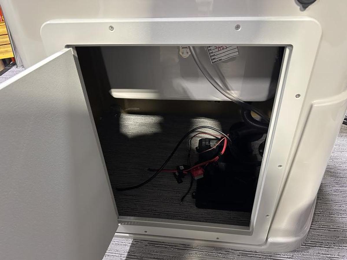 2026 Sylvan L3 Party Fish Port Fish