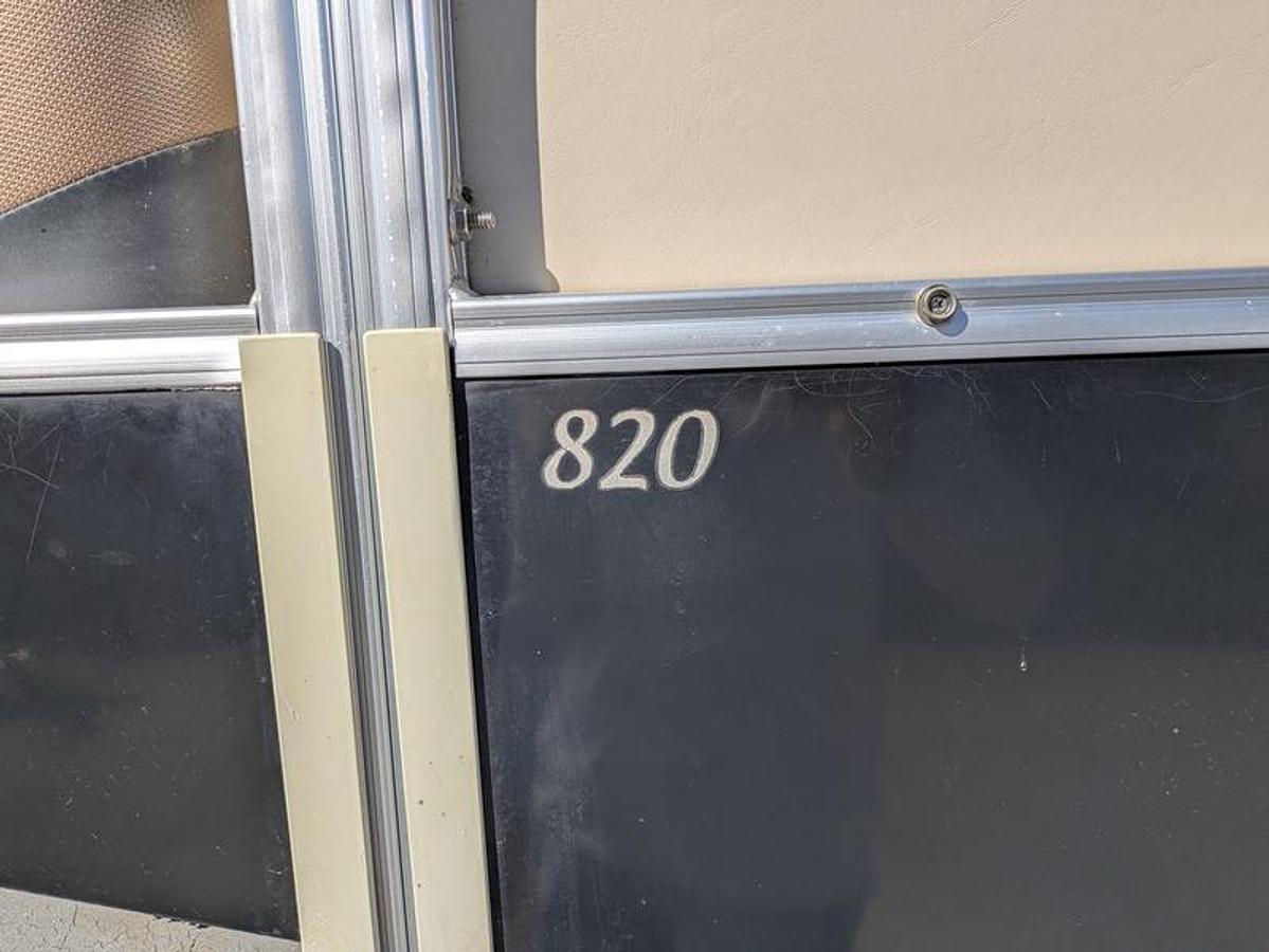 Used 2011 Smoker Craft Oasis 820 Cruise