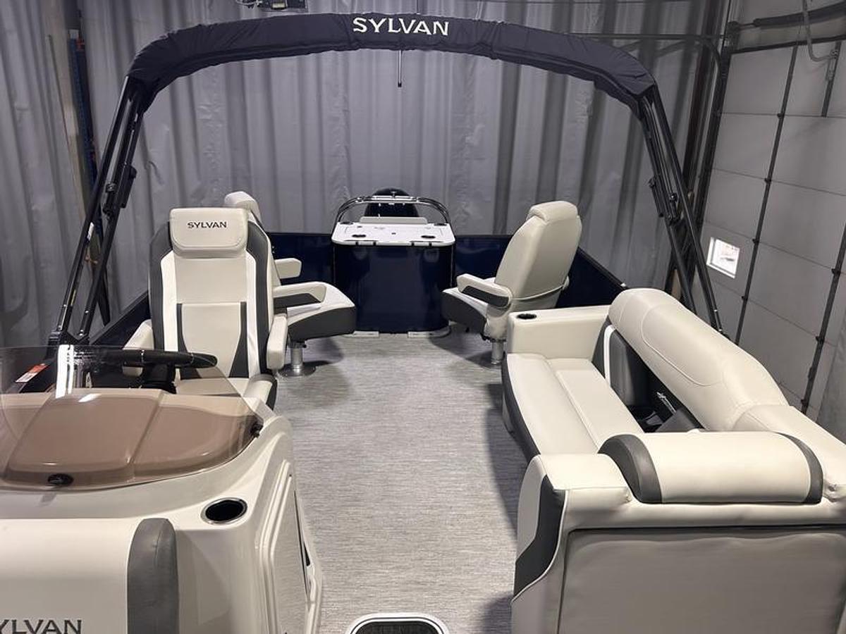 2026 Sylvan X3 Party Fish Platinum Package
