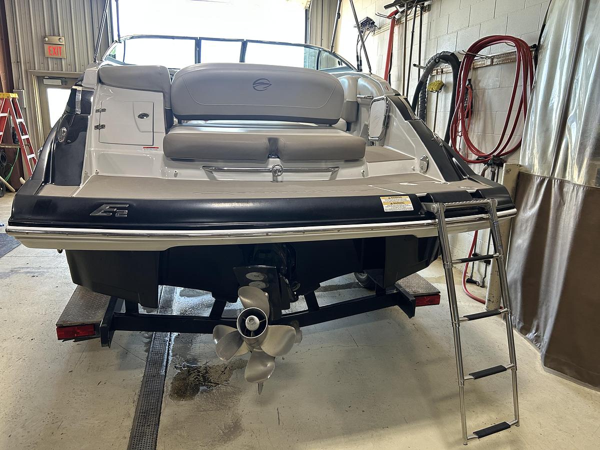 Used 2016 Crownline E2