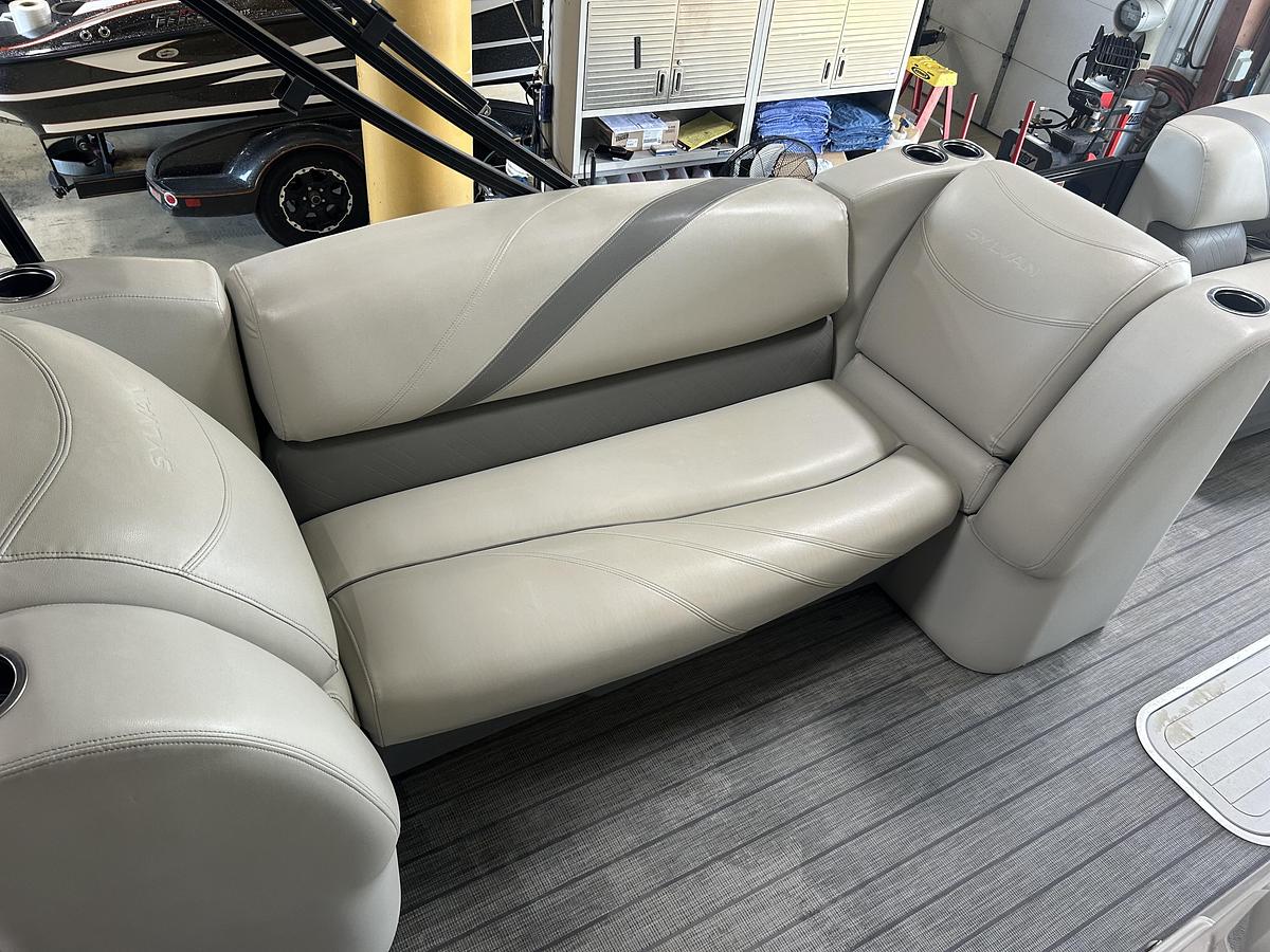Used 2019 Sylvan Mirage 8522 Party Fish