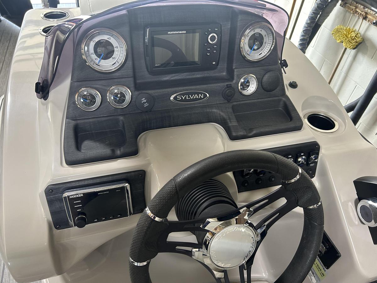 Used 2019 Sylvan Mirage 8522 Party Fish