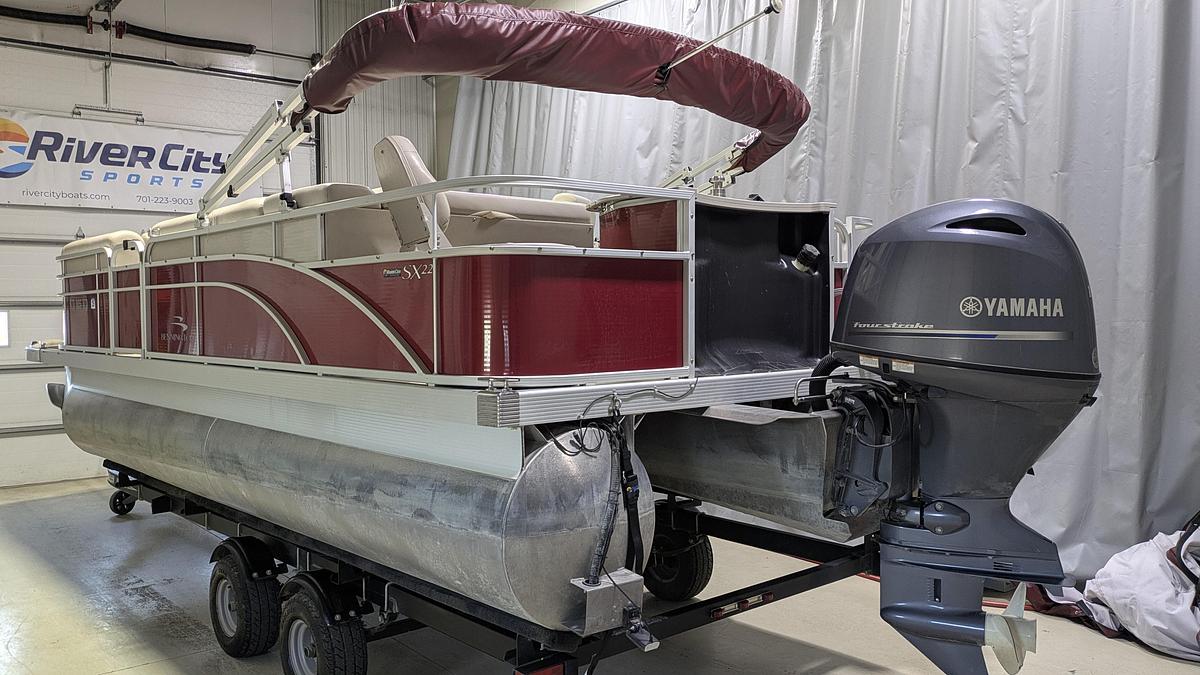 Used 2016 BENNINGTON 22SX