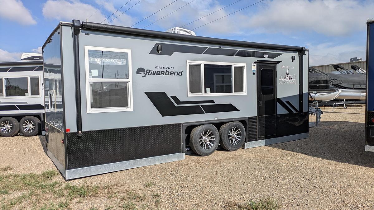 2027 Ice Castle Fish Houses 8' X 21V Missouri Riverbend
