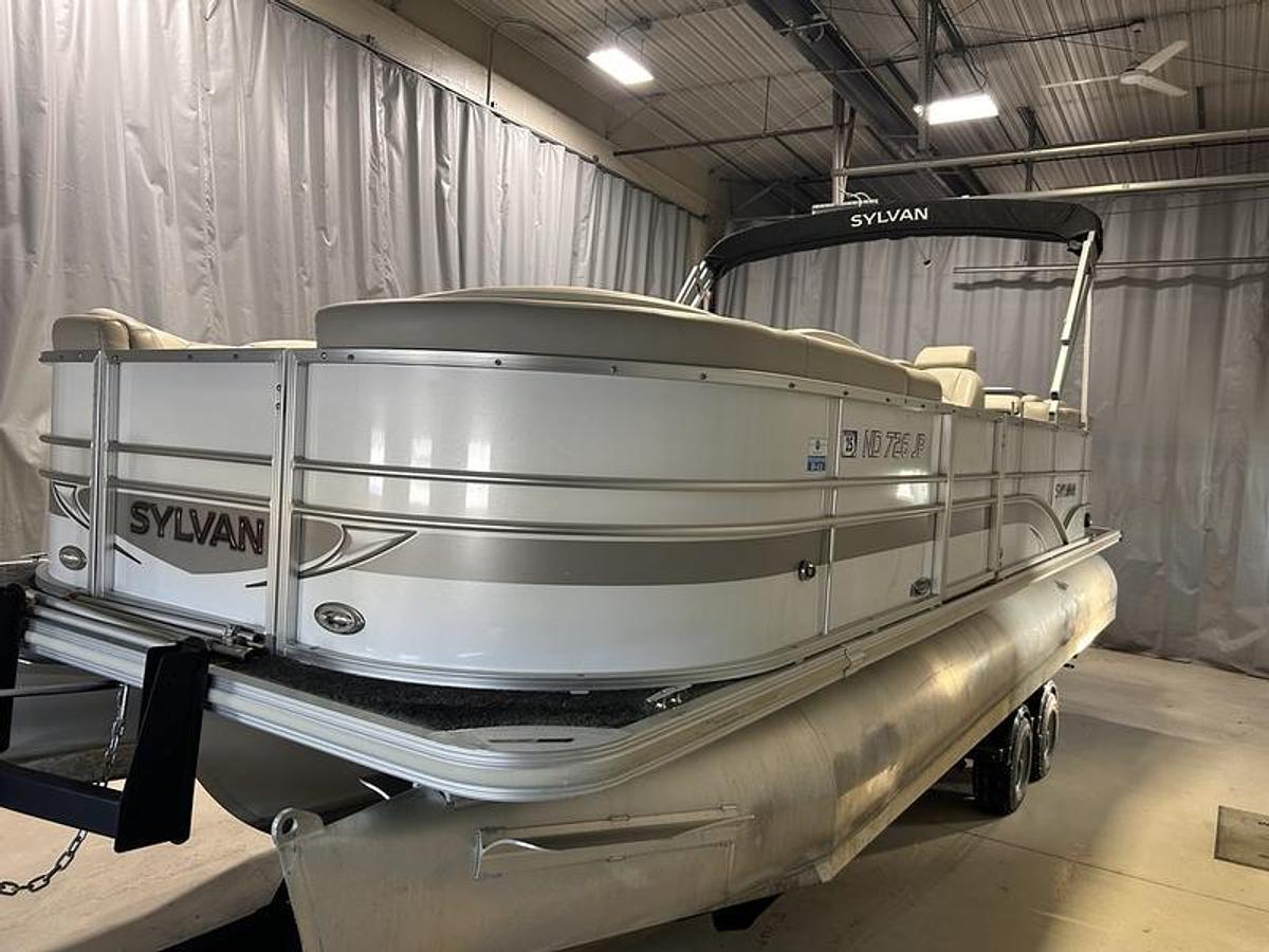 Used 2014 Sylvan 8522 LZ