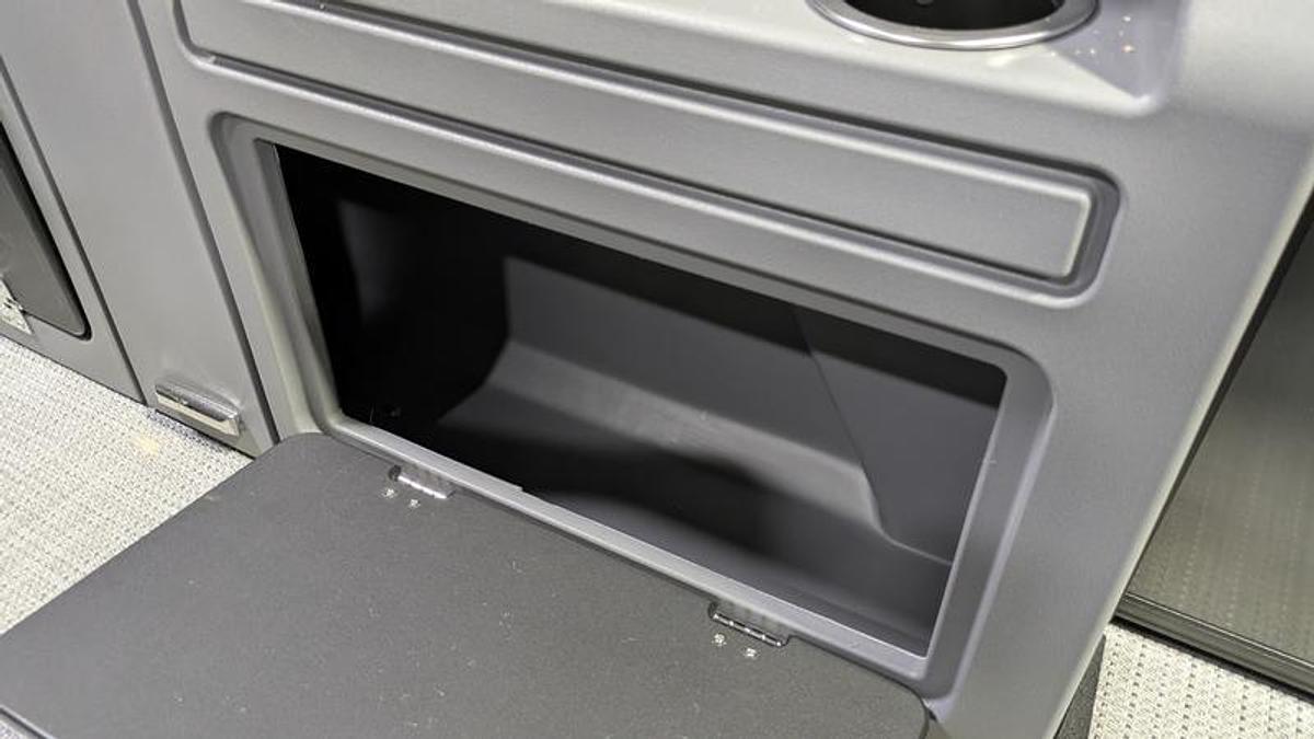 2026 Sylvan R-22 Party Fish