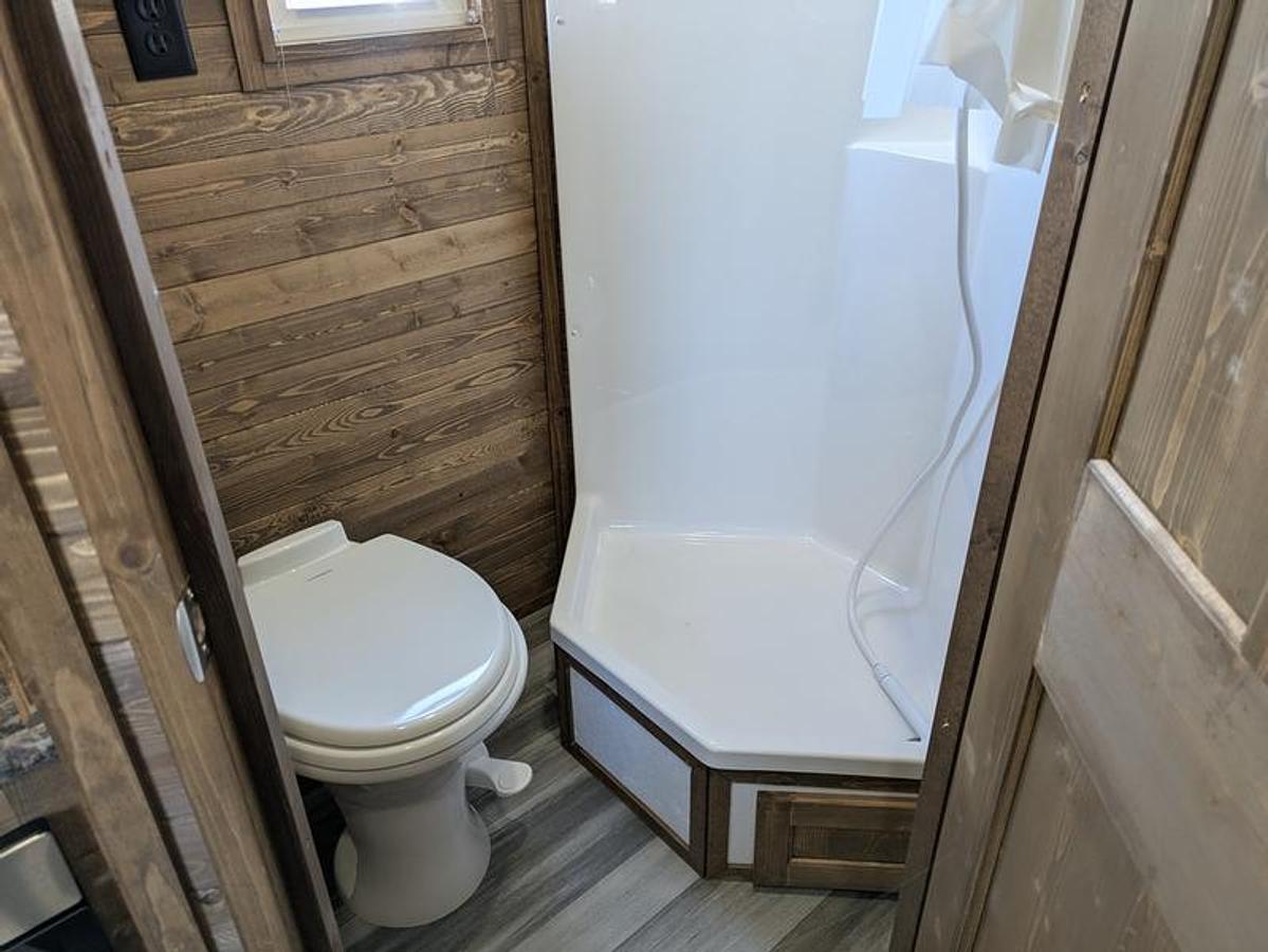 2026 Ice Castle Fish Houses 8' X 21V Missouri Riverbend Ranch [$1,000 OFF, SMART TV, FREE GENERATOR]