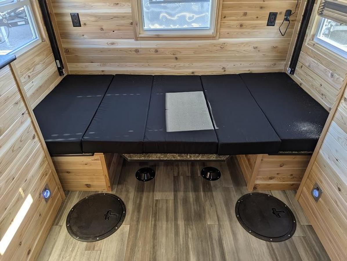 2026 Ice Castle Fish Houses 8' X 17V RANGE RUNNER [$1,000 OFF, FREE GENERATOR]