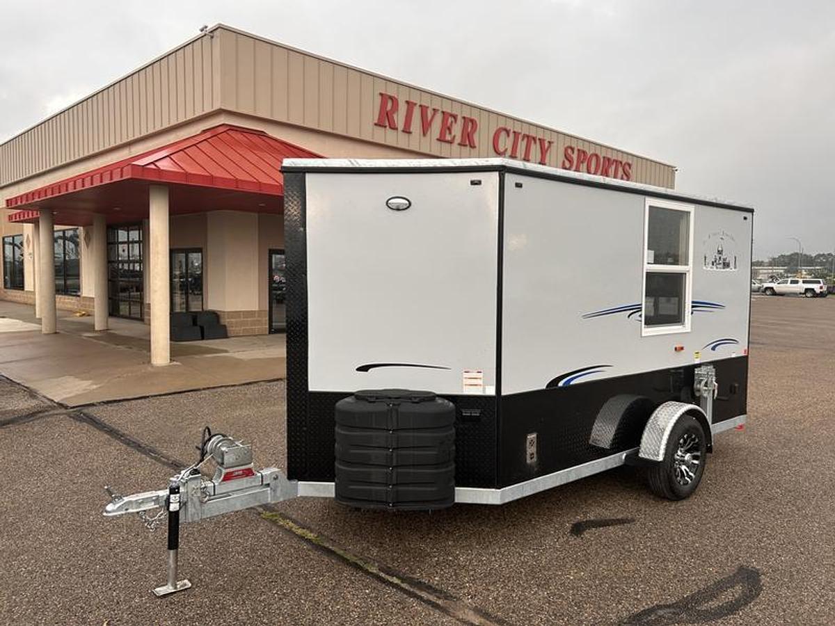 2026 Ice Castle Fish Houses 6.5' X 12V SPORTSMAN [FREE SMART TV, FREE GENERATOR]