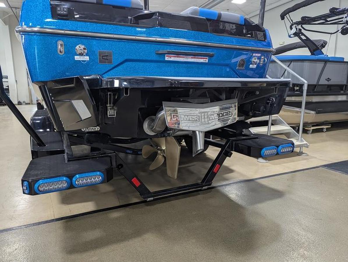 2025 Axis Wake Research A245