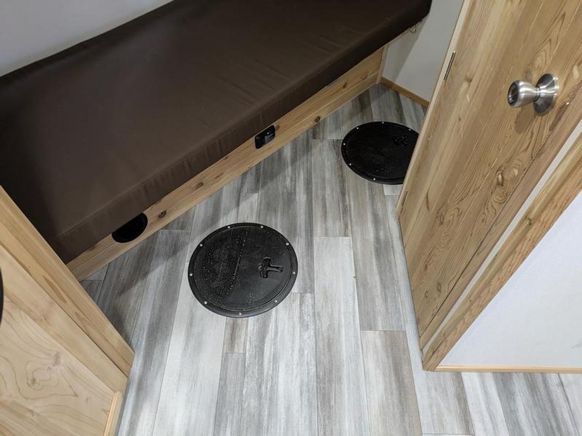 2026 Ice Castle Fish Houses 8' X 16V ND Country Cabin *ND COUNTRY FEST SPECIAL*