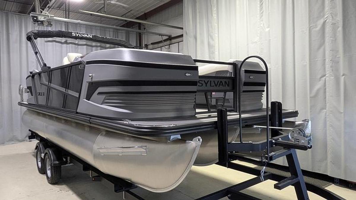 2026 Sylvan R-22 Party Fish