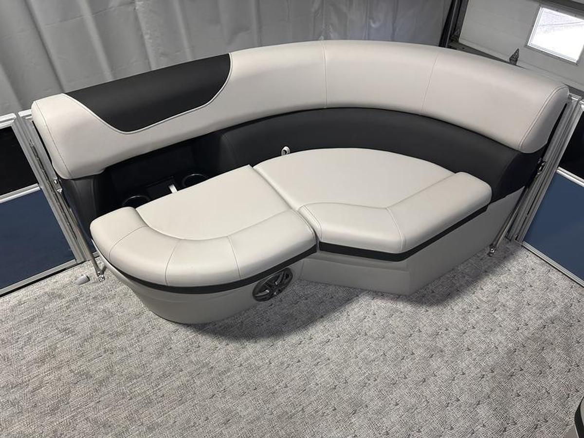 2025 South Bay 224FCR LE Fish & Cruise 2.75