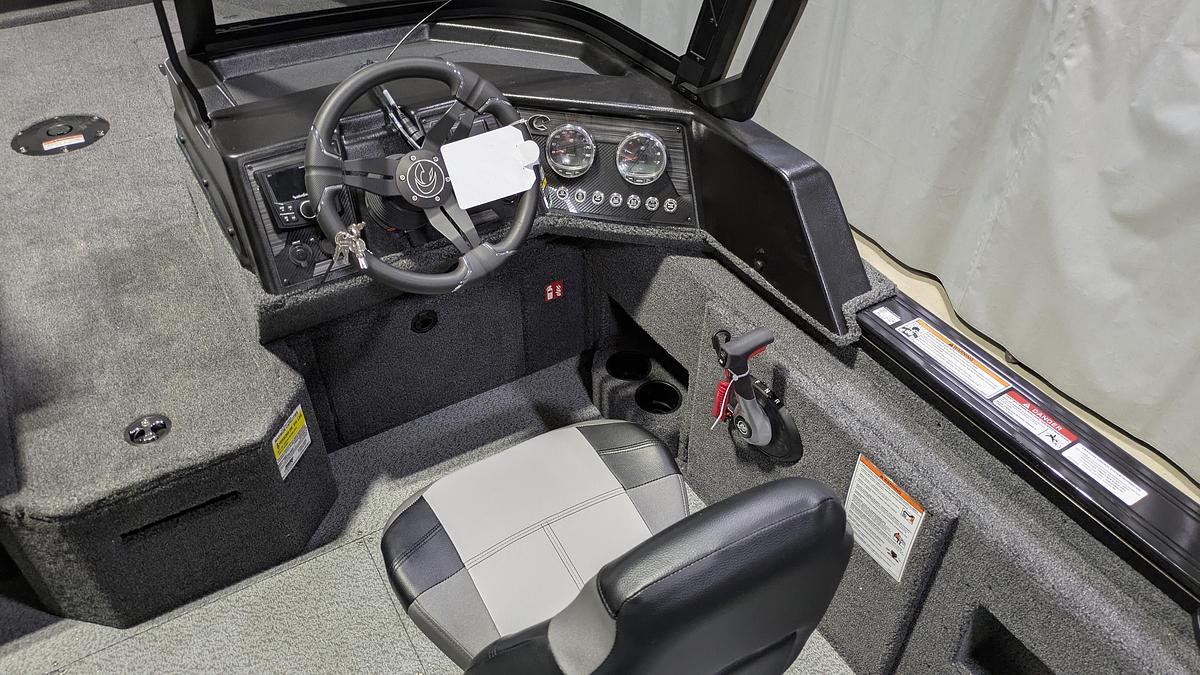 2026 Crestliner 1850 Fish Hawk Raptor Package