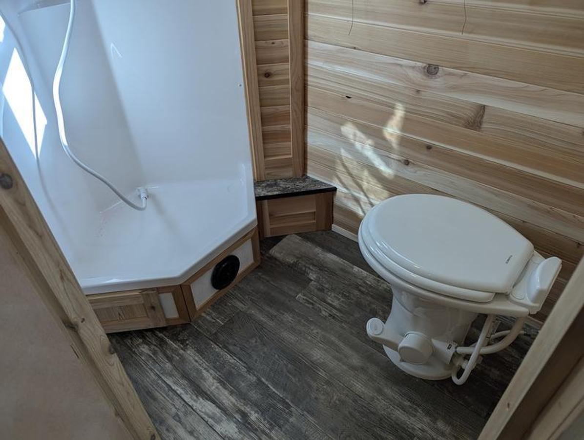 2026 Ice Castle Fish Houses 8' X 17V Range Runner [$1,000 OFF, FREE GENERATOR]