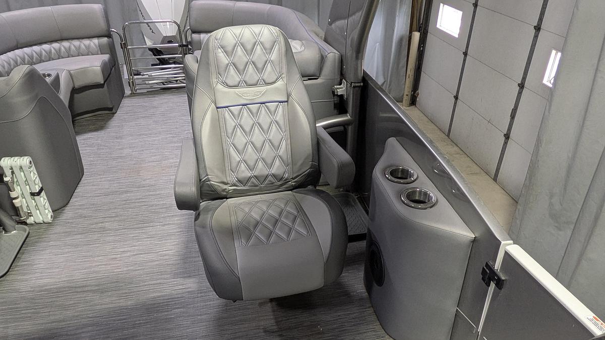 Used 2022 BENNINGTON 23RX Sport