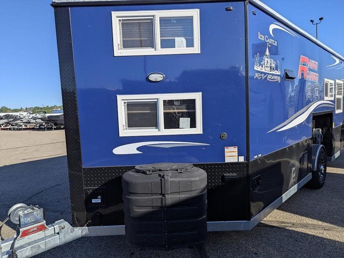 2026 Ice Castle Fish Houses 8' X 17V RANGE RUNNER [$1,000 OFF, FREE GENERATOR]