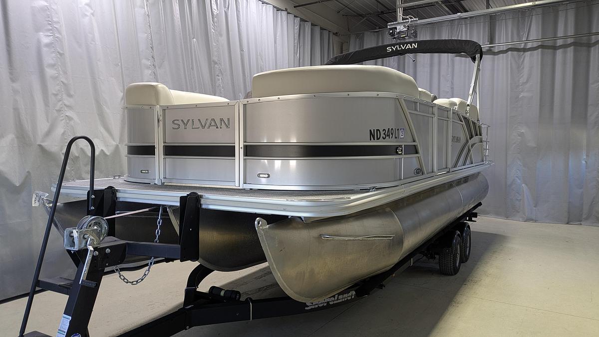 Used 2022 Sylvan Mirage 8522 CLZ