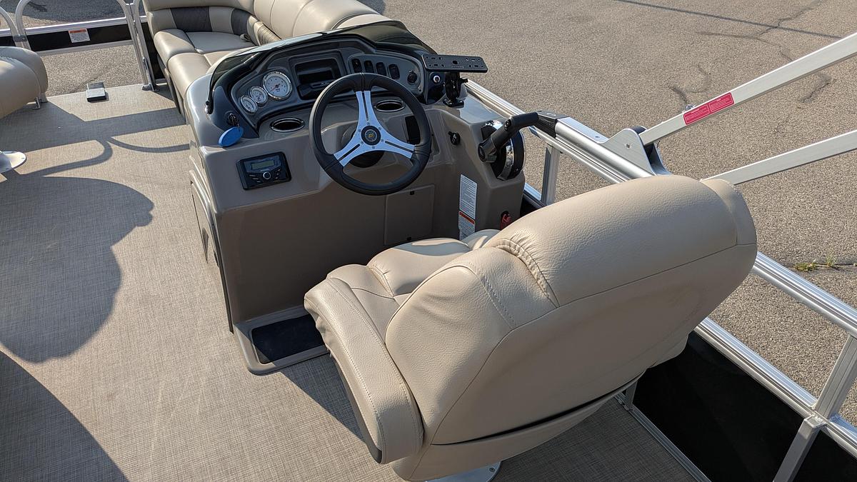 Used 2023 Sun Tracker Sportfish 20 DLX TRAILER INCLUDED