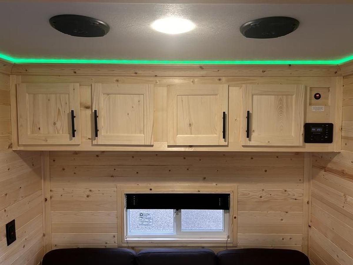 2026 Ice Castle Fish Houses 6.5' X 12V SPORTSMAN [FREE SMART TV, FREE GENERATOR]