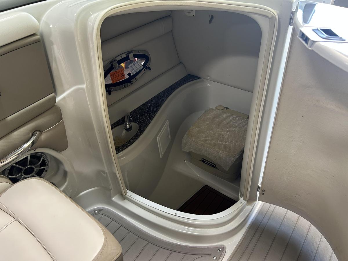Used 2016 Crownline E2