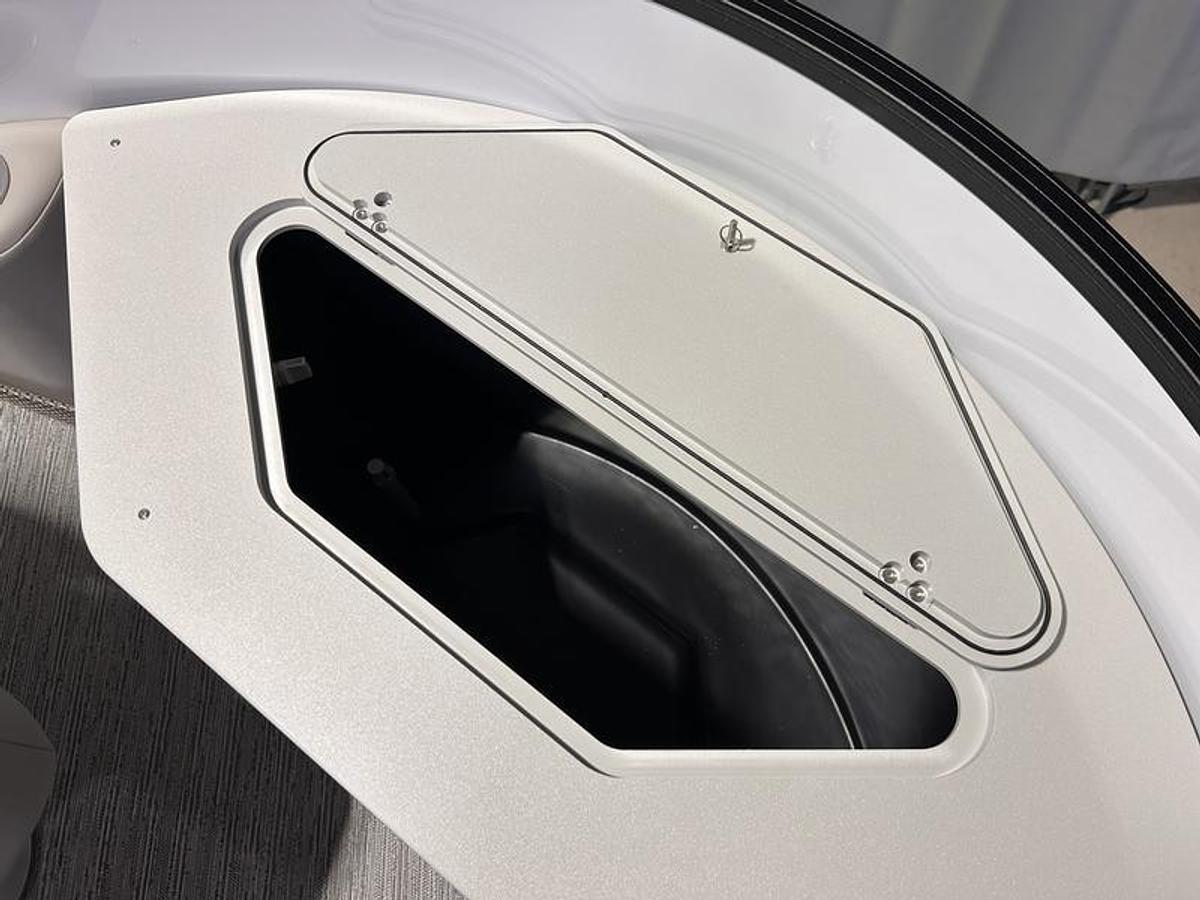 2026 Sylvan L3 Party Fish Port Fish