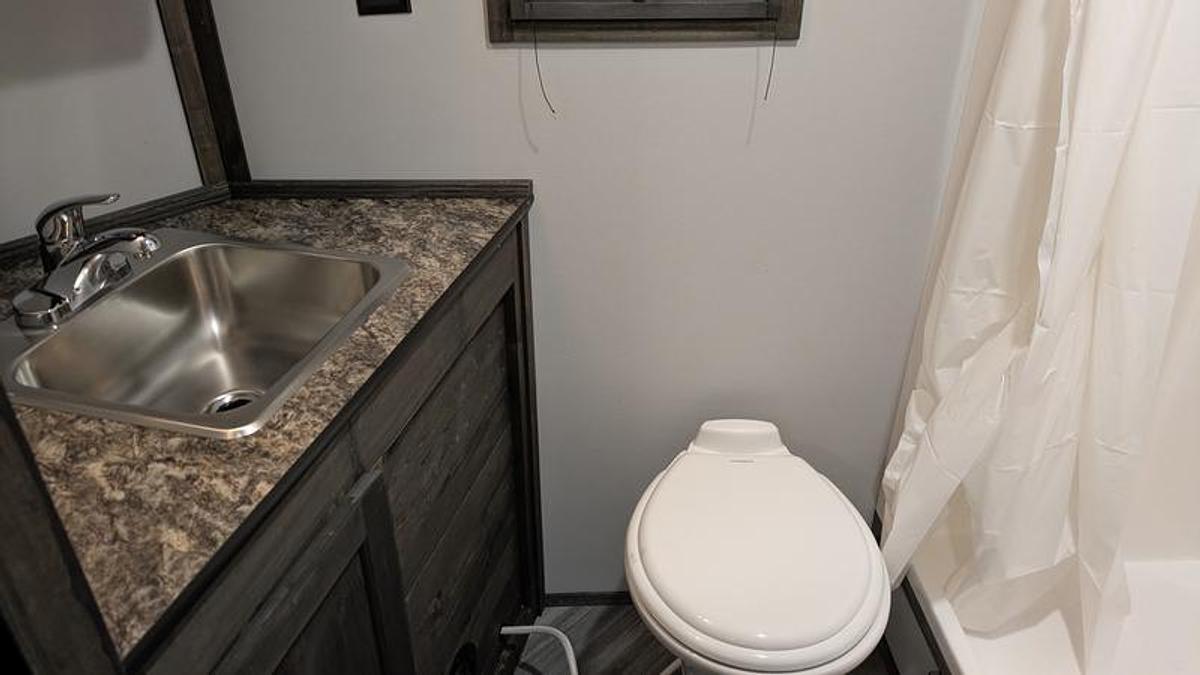 2026 Ice Castle Fish Houses 8' X 24V Missouri Riverbend Lodge [$1,000 OFF, SMART TV, FREE GENERATOR]