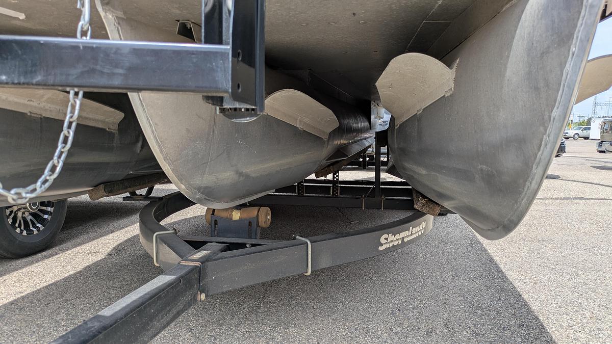 Used 2019 Sylvan Mirage 8522 LZ