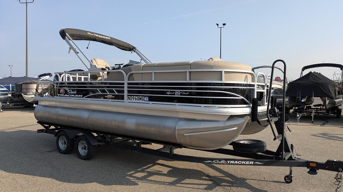 Used 2023 Sun Tracker Sportfish 20 DLX TRAILER INCLUDED
