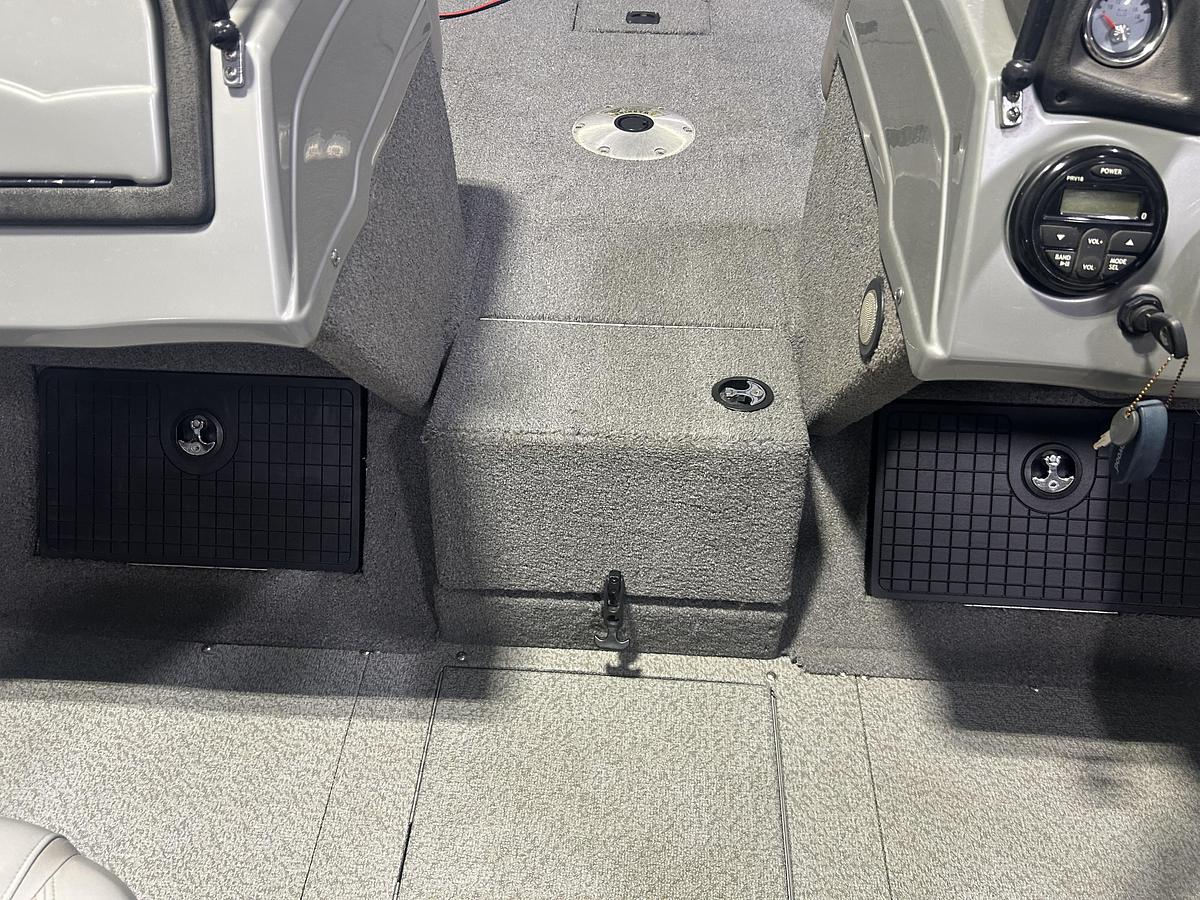 Used 2017 TRACKER Targa V20
