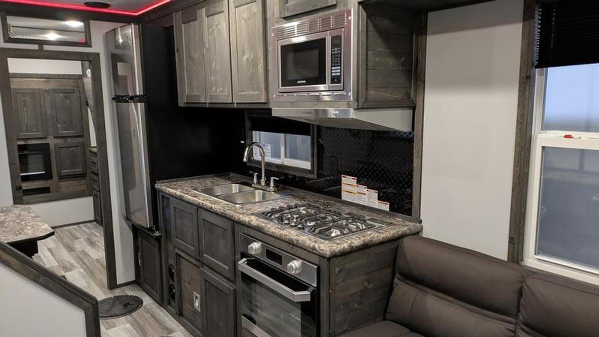 2026 Ice Castle Fish Houses 8' X 24V Missouri Riverbend Lodge [$1,000 OFF, SMART TV, FREE GENERATOR]